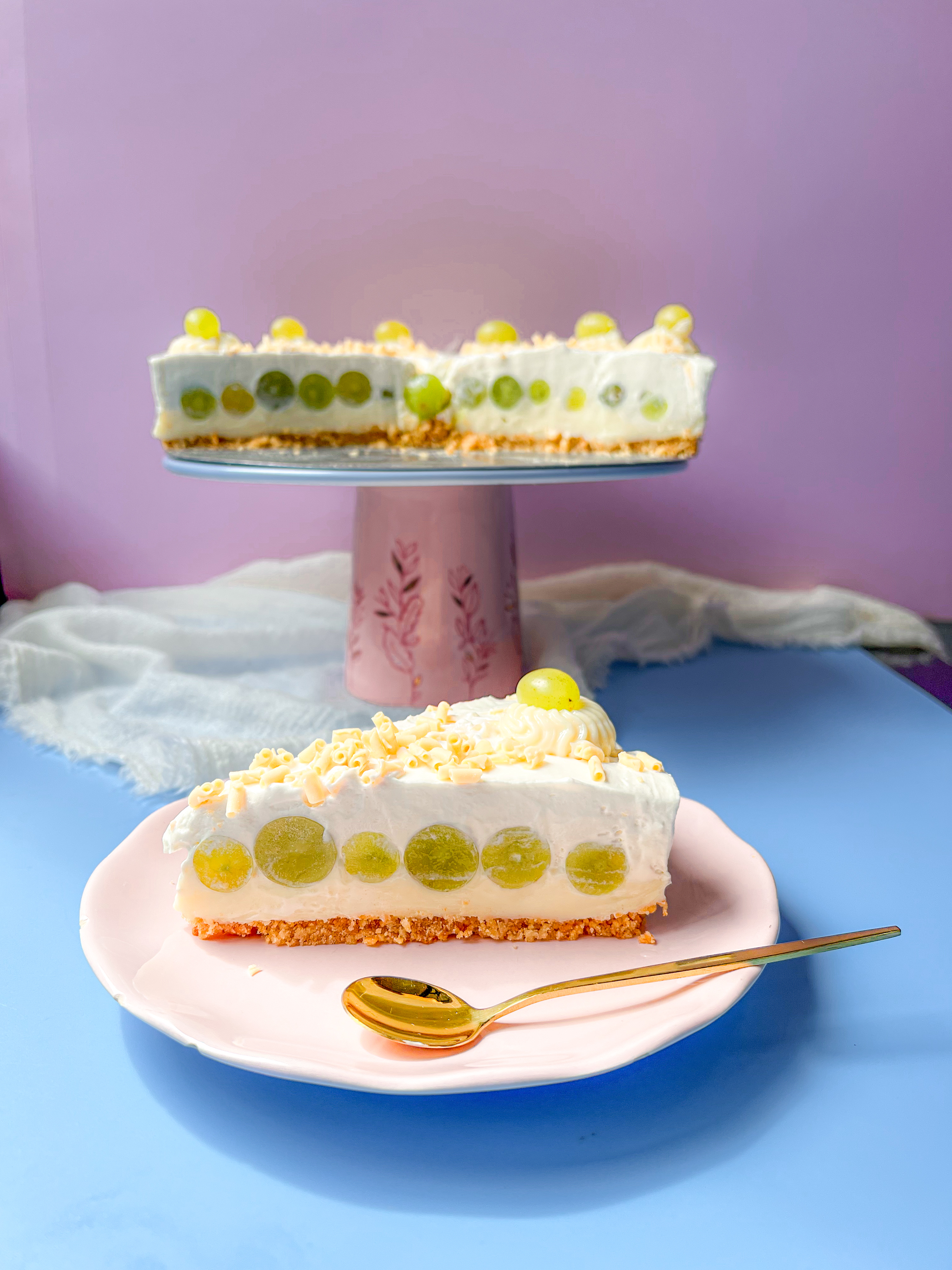 Torta com uvas verdes e chantilly